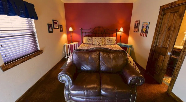 Lazy T Bed and Breakfast, Rezervați Hotel Fredericksburg Texas Wine Country