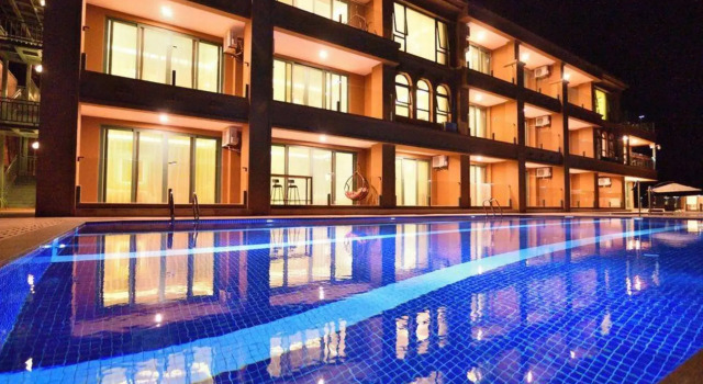 Fuxian Lake Rongxi Yuehu Resort Hotel, Rezerwuj Ośrodek wypoczynkowy Hotele w Yuxi z basenem, Basen