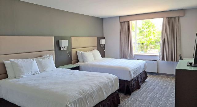 Четырёхместный номер Standard Best Western Plus Vancouver Airport Hotel