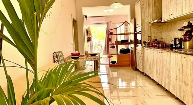 Private bedroom with balcony in a shared apartment at the Bay of Xlendi, Varaa Huoneisto Xlendi Gozo