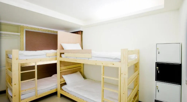 Łóżko w pokoju wieloosobowym (pokoju wieloosobowym dla mężczyzn) Dong Men Hotel