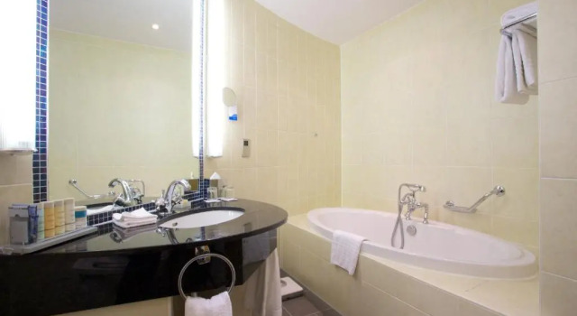 Полулюкс voco Belfast by IHG