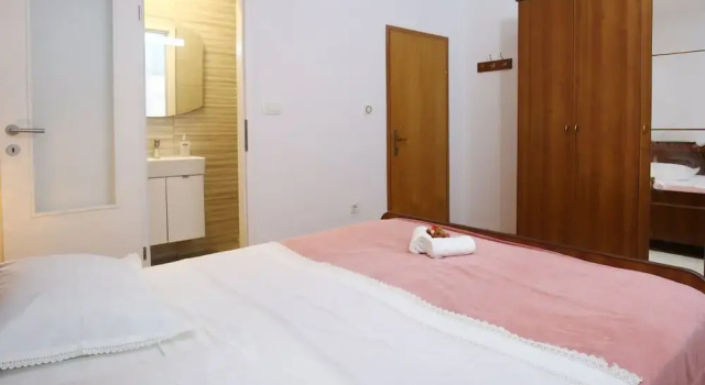 Apartments Boro - Three Bedroom Apartment With Sea View