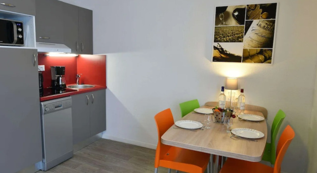 Четырёхместный семейный номер Standard Appart-Hôtel Mer & Golf City Bordeaux Bassins à flot