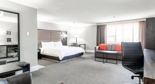 Люкс Crowne Plaza Hotel Moncton Downtown by IHG