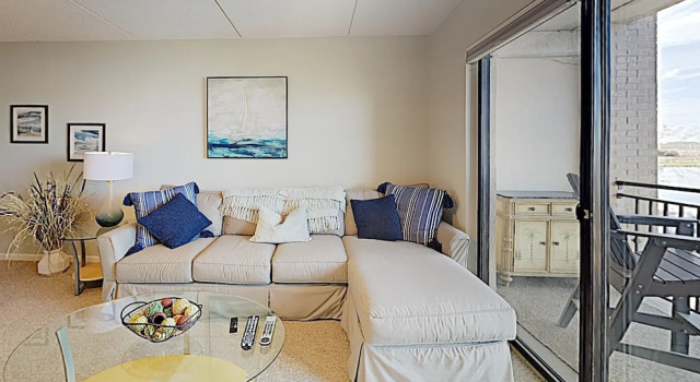 New Listing! Downtown Riverfront W/ Balcony 1 Bedroom Condo