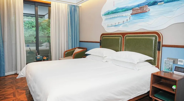 Четырёхместный семейный номер Standard Nostalgia Hotel (West lake Hangzhou)