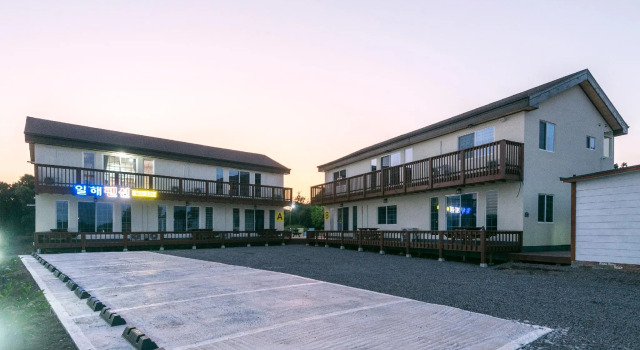 Seogwipo ilhae pension, Забронировать Отель Отели Согвипхо с парковкой, Парковка