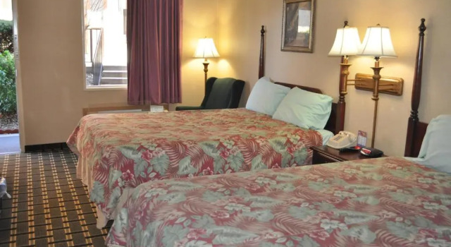 Четырёхместный номер Standard Executive Inn and Suites Springdale