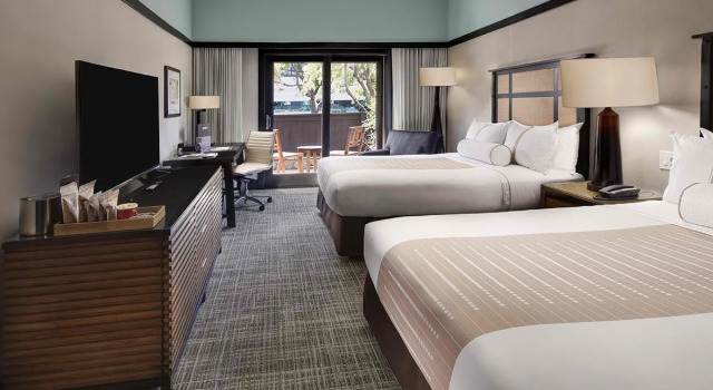 Четырёхместный номер Premier Ambrose Hotel