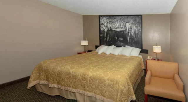 Номер Standard Super 8 by Wyndham St Charles