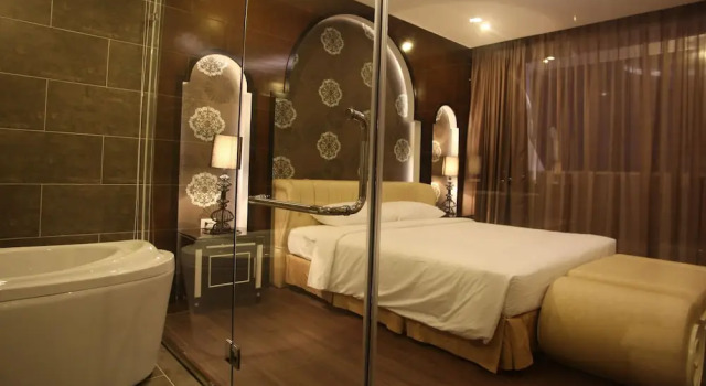 HANZ Friday Royal Hotel, Забронировать Отель Отели провинции Хошимина с парковкой, Парковка