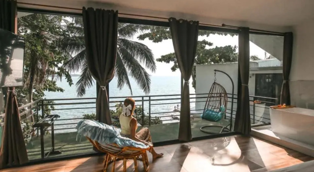 Двухместный номер Deluxe с балконом и с видом на море patong sunset villa Phuket