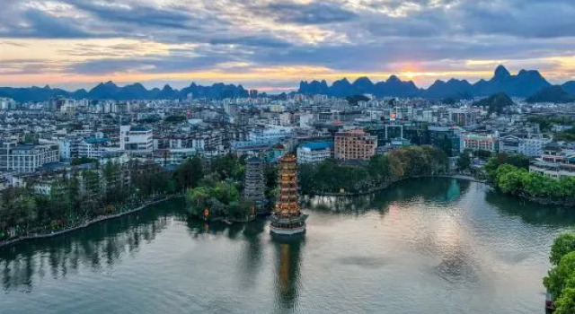 Homeinn Selectde Hotel (Guilin Two Rivers and Four Lakes，Elephant Trunk Hill Scenic Area