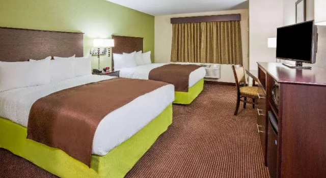Четырёхместный номер Deluxe AmericInn by Wyndham Sibley