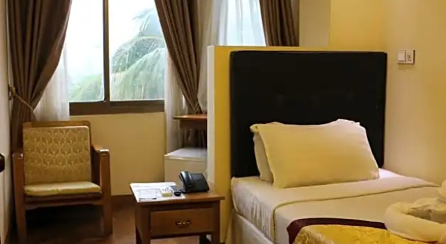 Одноместный номер Standard Queen's Park Hotel