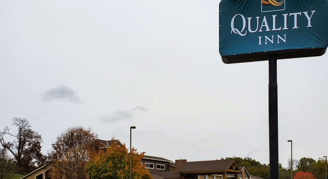 Quality Inn Atchison, Забронировать Отель Отели Атчисон с парковкой, рядом с Nell Hill's, Парковка