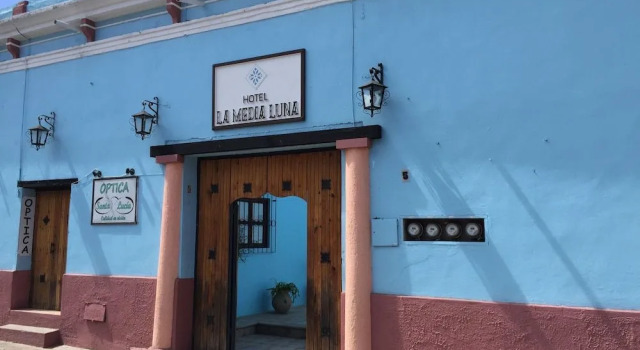 Posada La Media Luna, Забронировать Отель Отели Сан-Кристобаль-де-лас-Касас с парковкой, рядом с Central Plaza &amp; Park, Парковка