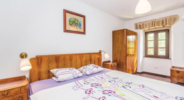 Stunning Home in Silo With Wifi and 2 Bedrooms, Varaa Hotelli Hotellit Kvarner Islands uima-altaalla, Uima-allas