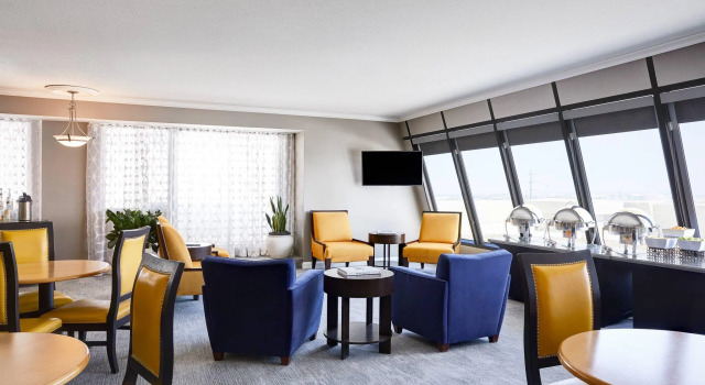 Четырёхместный клубный номер Standard с видом на город Renaissance Denver Hotel & Conference Center