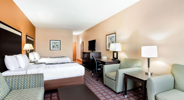 Четырёхместный люкс Spark by Hilton Plainfield Indianapolis Airport