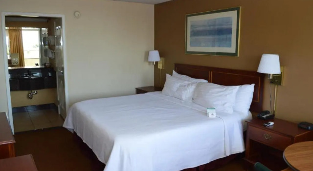 Номер Standard Ontario Airport Inn