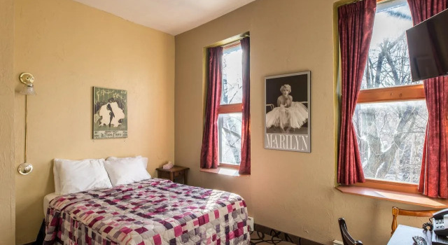 Hôtel Champ-de-Mars, Rezervasyon Otel Montreal otoparklı oteller, Quebecor yakınında, Otopark