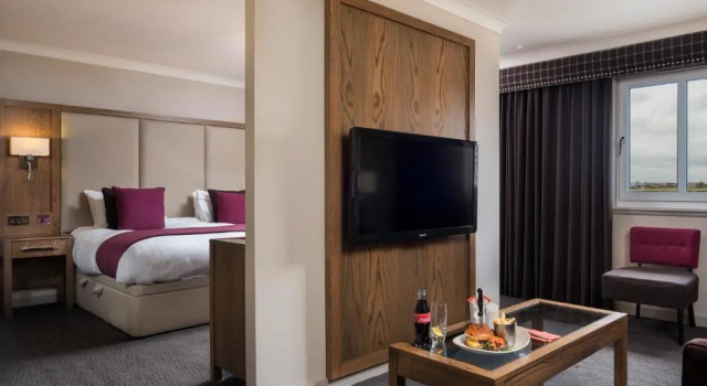 Номер Deluxe Radstone Hotel