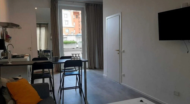 Lovely 1-bed Apartment in Roma With Terrace, Забронировать Апартаменты/квартира Отели Рима с парковкой, рядом с Станция метро Manzoni, Парковка