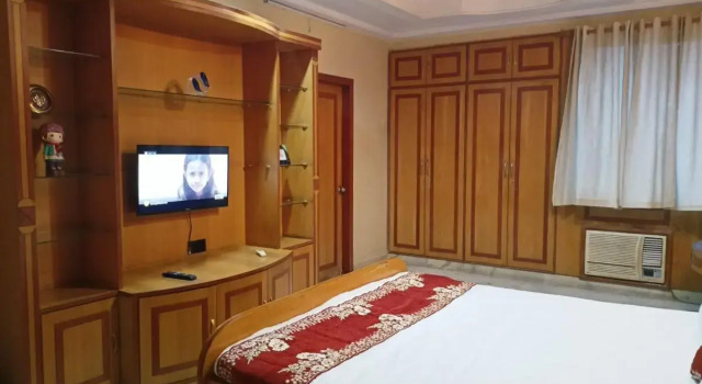 TRS Townhouse Inn