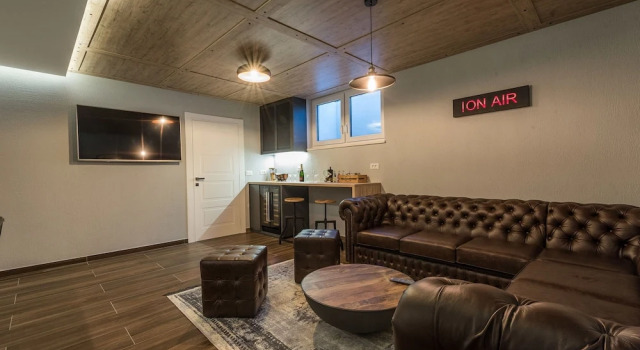 Fancy Villa in Gorica With Wellness Centre & Artistic Interiors, Book Villa Hoteller i Gorica med parkering, Parkering