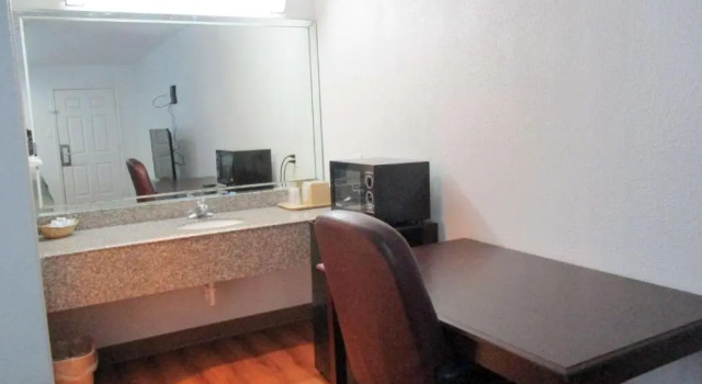 Номер Deluxe Motel 6-Freeport, TX