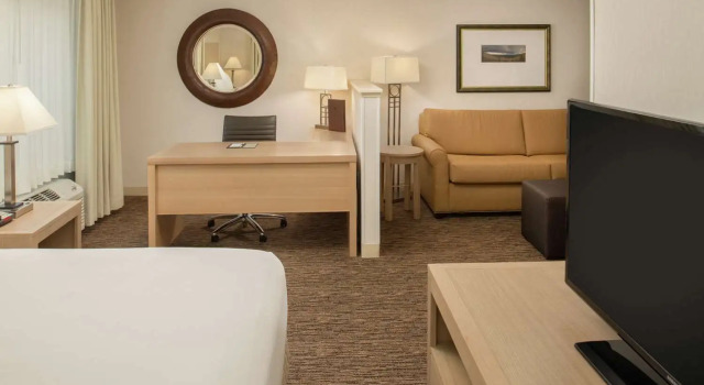 Двухместный полулюкс DoubleTree by Hilton Portland Tigard
