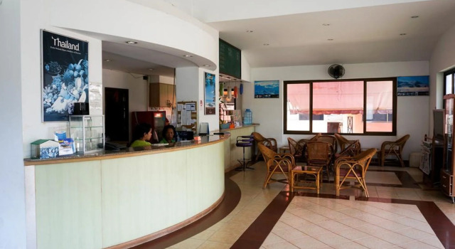 Plernpetch Hotel, Забронировать Отель Moo 4 