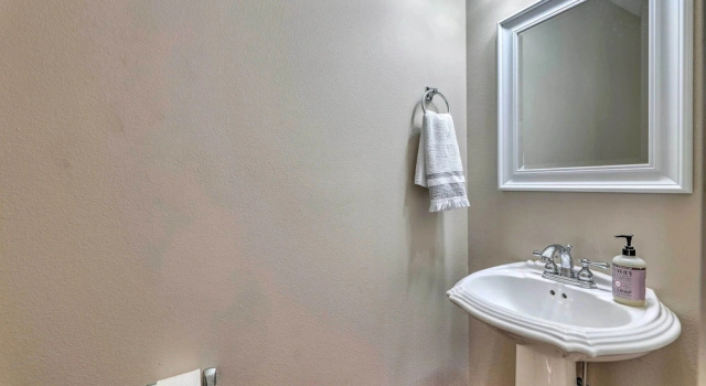Апартаменты Charming Springdale Townhome ~ 5 Mi to Dtwn!