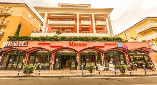 Casa Merano Residence & Restaurant Bibione Centro, Забронировать Отель Отели Бибионе-Пинеда с парковкой, рядом с Долина Вальгранде, Парковка
