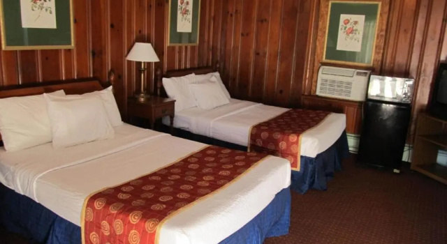 Четырёхместный номер Standard Americas Best Value Inn Hancock