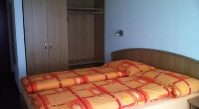 Chemihütte, Prenota Hotel Eshi Berna