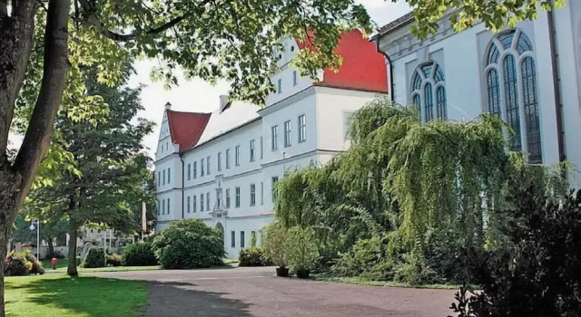 Hotel Moorbadstuben, Забронировать Отель Бад-Бухау Баден-Вюртемберг, рядом с Евангелистская церковь Святых Корнелиуса и Киприана