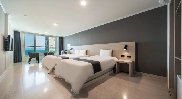 Трёхместный семейный номер Standard с частичным видом на океан Gyeongpo Soo Hotel