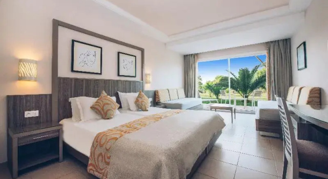 Двухместный номер Superior с балконом и с видом на сад Iberostar Selection Kuriat Palace