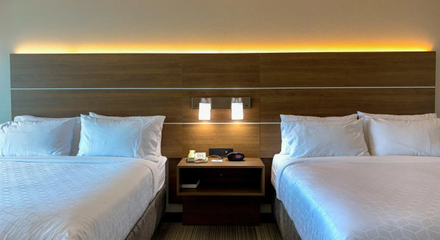 Четырёхместный номер Standard Holiday Inn Express & Suites Lexington Downtown Area-Keeneland by IHG
