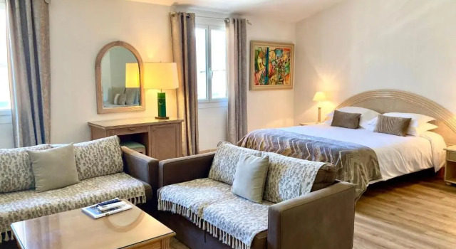 Полулюкс Hotel la Caravelle