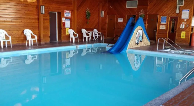 Трёхместный номер Standard Black Hawk Motel & Suites