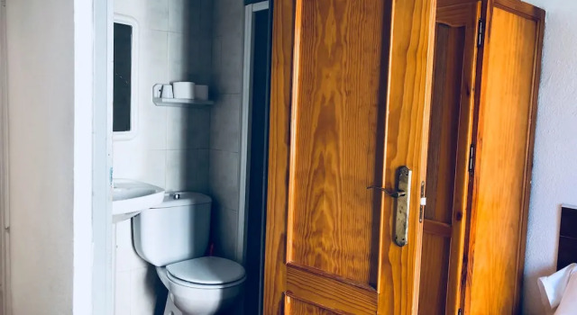 LÀtic Rooms, Забронировать Отель Отели Аликанте с парковкой, рядом с Arniches Theater, Парковка
