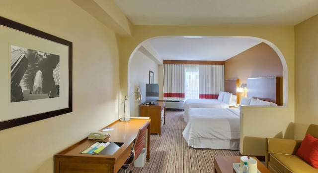 Полулюкс c 1 комнатой с балконом Four Points by Sheraton Charlotte/Pineville