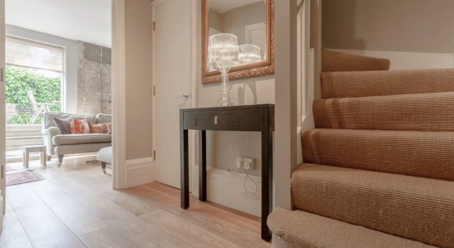 Chic 2 Bedroom Garden House in Dalston, Забронировать Дом для отпуска Коттеджи Большого Лондона, Коттедж