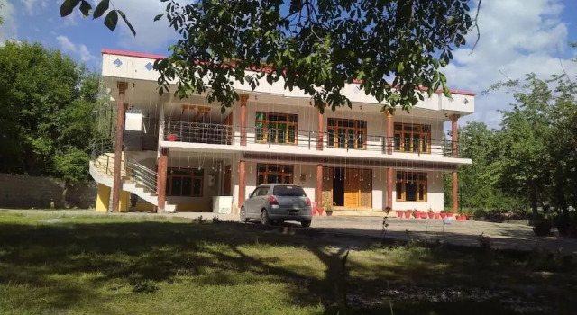White Palace Resort, Забронировать Курортный отель Отели Скарду 3 звезды, 3*