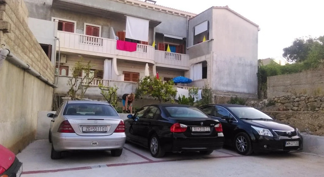 Apartment With one Bedroom in Sumartin, With Wonderful sea View, Furni, Забронировать Апартаменты/квартира Отели Сумартин с парковкой, рядом с Частный Пляж «Лакшери Вила Уайт Беллеца», Парковка