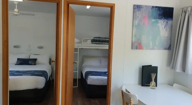 Семейный номер Standard с видом на бассейн Euroa Caravan Park
